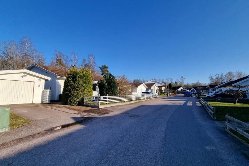 Trivsamt Parhus I Lugnt Omrade Inne I Tranas! Exterior foto